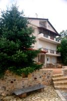 The building in which a vendégházakat is located