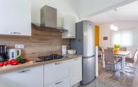Kuchyň nebo kuchyňský kout v ubytování Holiday Home Fazana 23