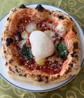 een pannenkoek op een bord met ijs erop bij Auntie Gigi's Place in Tagaytay