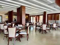 En restaurant eller et andet spisested på Regenta Resort & Spa By Riverside, Chitwan