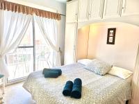 A bed or beds in a room at APARTAMENTO AGUAMARINA Nsf54 -NERJA