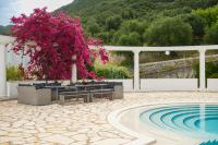 Basen w obiekcie Cecilia Exclusive Villa Corfu lub w pobliżu