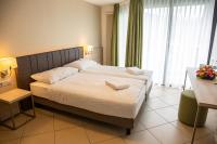 Postel nebo postele na pokoji v ubytování Hotel Nessi Locarno