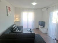 Televízia a/alebo spoločenská miestnosť v ubytovaní Lifestyle apartment Podstrana