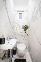 A bathroom at Király 35 Luxury Apartment with free parking