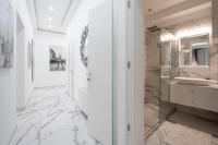 A bathroom at Király 35 Luxury Apartment with free parking