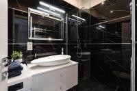A bathroom at Király 35 Luxury Apartment with free parking