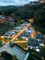 The surrounding neighborhood or a neighborhood close to a szállodákat