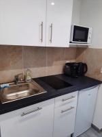 Kuchyňa alebo kuchynka v ubytovaní Logement La Belle Provence