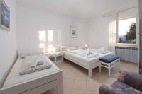 Posteľ alebo postele v izbe v ubytovaní Apartment in Rabac 16817