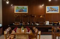 En restaurant eller et andet spisested på River Bank Jungle Resort, Chitwan