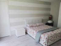 A bed or beds in a room at HOLIDAY APARTAMENTS