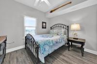 Ein Bett oder Betten in einem Zimmer der Unterkunft Ariel Dunes I Unit 1209 Gulf view