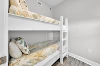 Ein Bett oder Betten in einem Zimmer der Unterkunft Ariel Dunes I Unit 1209 Gulf view