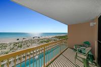 einen Balkon mit Blick auf den Strand in der Unterkunft Beautiful Updated Pelican Beach Unit!!! in Destin