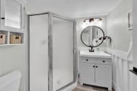 Ein Badezimmer in der Unterkunft Beautiful Updated Pelican Beach Unit!!!