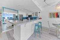 Küche&#47;Küchenzeile in der Unterkunft Beautiful Updated Pelican Beach Unit!!!