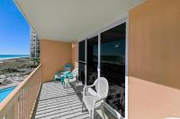 Ein Balkon oder eine Terrasse in der Unterkunft Beautiful Updated Pelican Beach Unit!!!