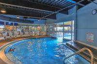 Der Swimmingpool an oder in der Nähe von Beautiful Updated Pelican Beach Unit!!!