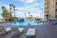 Der Swimmingpool an oder in der Nähe von Beautiful Updated Pelican Beach Unit!!!