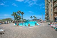 Der Swimmingpool an oder in der Nähe von Beautiful Updated Pelican Beach Unit!!!