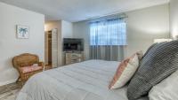 TV&#47;Unterhaltungsangebot in der Unterkunft Cozy renovated ground floor unit - Golf Villa - on the Golf Course