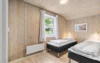 Postel nebo postele na pokoji v ubytování Beautiful Home In Ringkøbing With Sauna