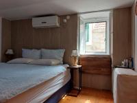 Posteľ alebo postele v izbe v ubytovaní Rm Antonio on Dumanica St - En-suite Rm 5 min to the Old Town of Split