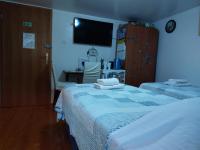 Posteľ alebo postele v izbe v ubytovaní Rm Antonio on Dumanica St - En-suite Rm 5 min to the Old Town of Split