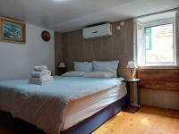 Posteľ alebo postele v izbe v ubytovaní Rm Antonio on Dumanica St - En-suite Rm 5 min to the Old Town of Split
