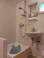 Kúpeľňa v ubytovaní Rm Antonio on Dumanica St - En-suite Rm 5 min to the Old Town of Split