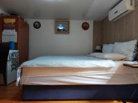 Posteľ alebo postele v izbe v ubytovaní Rm Antonio on Dumanica St - En-suite Rm 5 min to the Old Town of Split