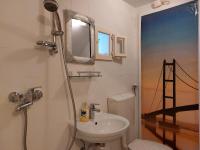 Kúpeľňa v ubytovaní Rm Antonio on Dumanica St - En-suite Rm 5 min to the Old Town of Split