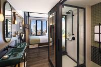 Moxy NYC East Villageにあるベッド