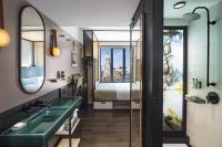 Moxy NYC East Villageにあるベッド