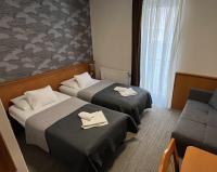 Łóżko lub łóżka w pokoju w obiekcie König Hotel