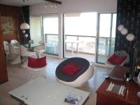 Część wypoczynkowa w obiekcie Appartement 3 pièces avec clim, wifi, parking Saint-Cyprien Plage - FR-1-106-62