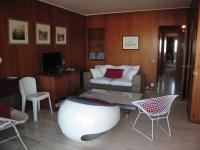 Telewizja i/lub zestaw kina domowego w obiekcie Appartement 3 pièces avec clim, wifi, parking Saint-Cyprien Plage - FR-1-106-62