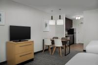 TownePlace Suites by Marriott Gainesville Northwestにあるテレビまたはエンターテインメントセンター