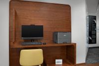 TownePlace Suites by Marriott Gainesville Northwestにあるテレビまたはエンターテインメントセンター