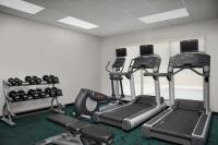 TownePlace Suites by Marriott Gainesville Northwestにあるフィットネスセンターまたはフィットネス設備