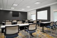 TownePlace Suites by Marriott Gainesville Northwestにあるビジネスエリアまたは会議室