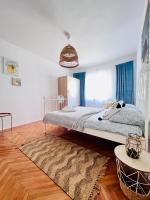 Postel nebo postele na pokoji v ubytování Apartmani-Okrug Gornji-Ciovo