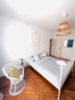 Postel nebo postele na pokoji v ubytování Apartmani-Okrug Gornji-Ciovo