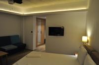 A television and/or entertainment centre at Hotel Tyulenovo