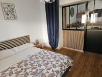 A bed or beds in a room at Villa Silvia LOCDENIA