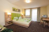 A bed or beds in a room at Kaiser-Franz