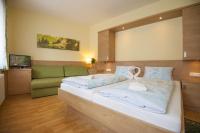 A bed or beds in a room at Kaiser-Franz