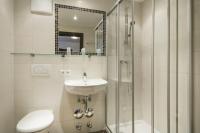 A bathroom at Kaiser-Franz