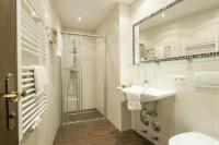 A bathroom at Kaiser-Franz